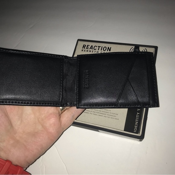Reaction Kenneth Cole mens RFID wallet - Picture 2 of 5
